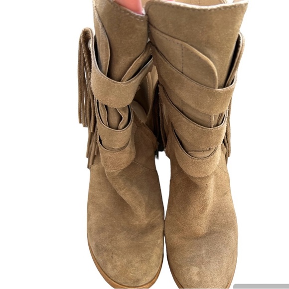 Zara beige fringe suede booties, size 39 EUR, fits like a size 8 US. - Picture 3 of 3